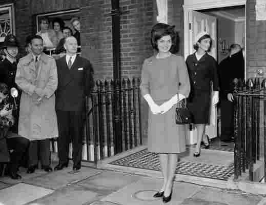 Lee Radziwill's London Drawing Room at 4 Buckingham Place