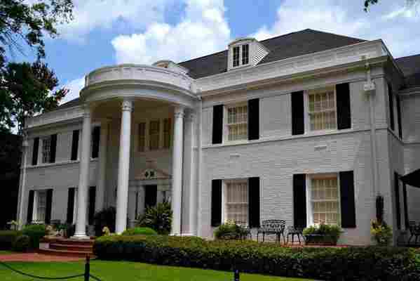 The Most Beautiful Sorority Houses in America