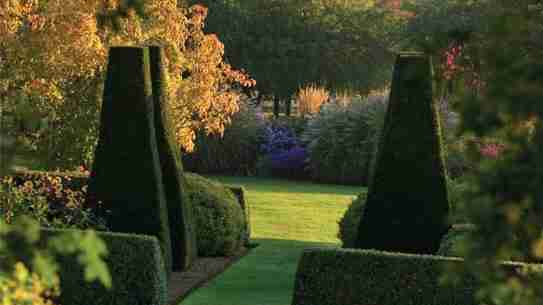 A New Book Celebrates the Beauty of Contemporary English Gardens